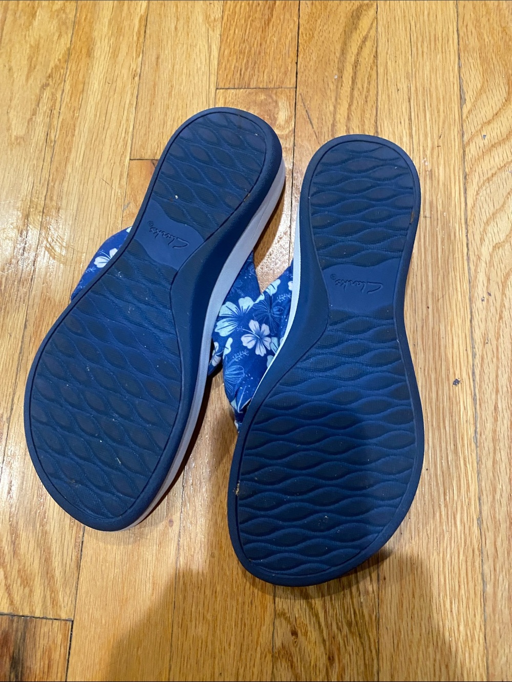 Clarks Blue Floral Thong Sandals for Women - Picture 3 of 3
